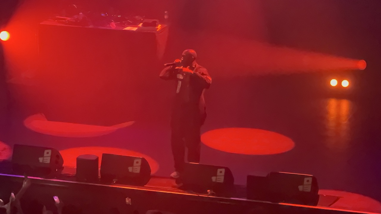Freddie Gibbs rapping on stage.